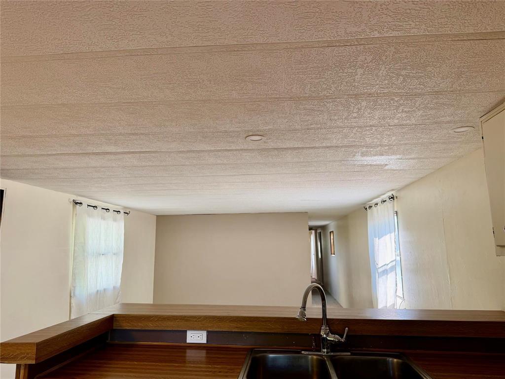 233 Meadows Crescent Property Photo 8
