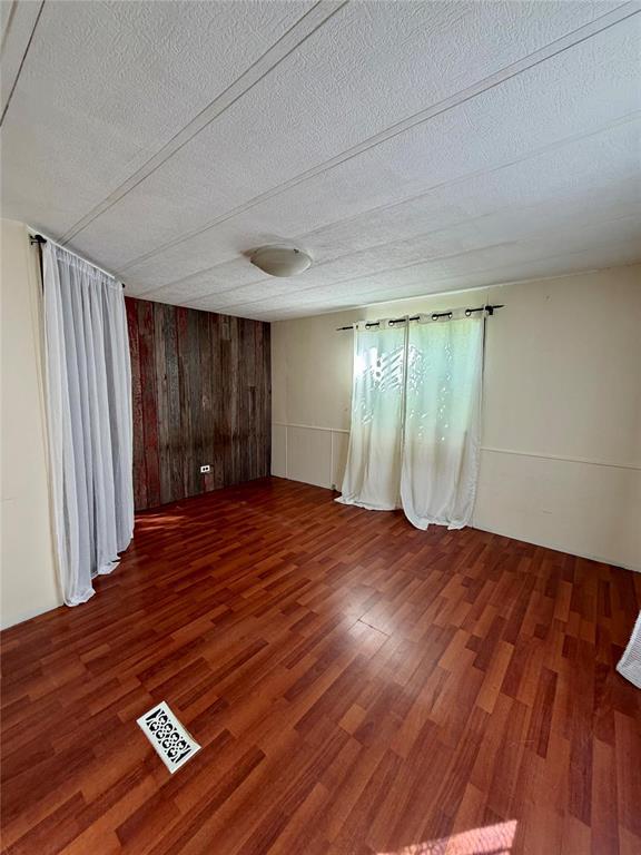 233 Meadows Crescent Property Photo 9