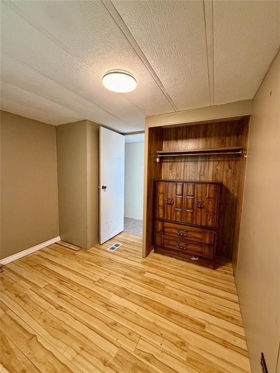 233 Meadows Crescent Property Photo 11
