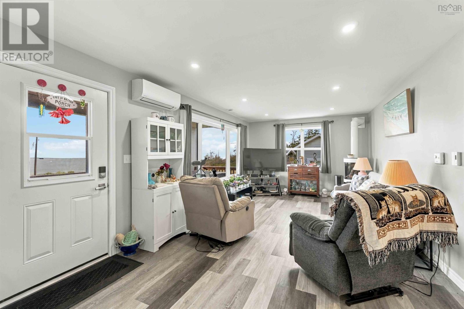12044 Shore Road E Property Photo 13
