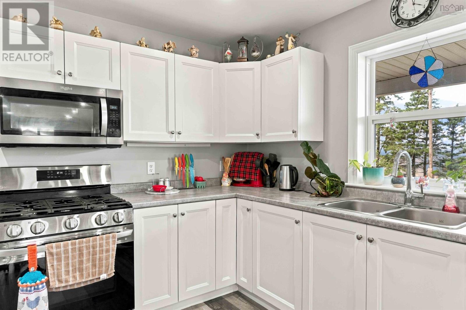 12044 Shore Road E Property Photo 21