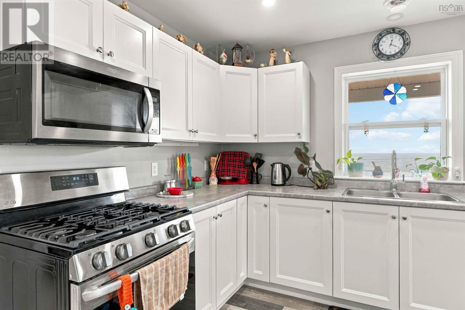 12044 Shore Road E Property Photo 24