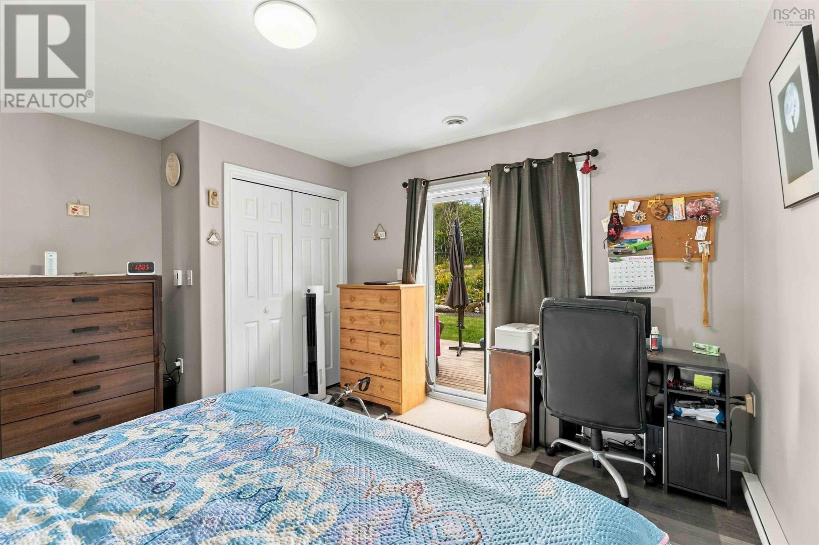 12044 Shore Road E Property Photo 27