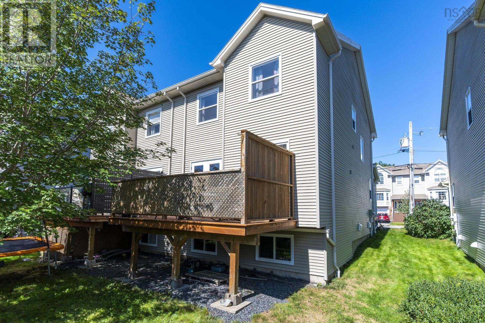 76 Outrigger Crescent Property Photo 3