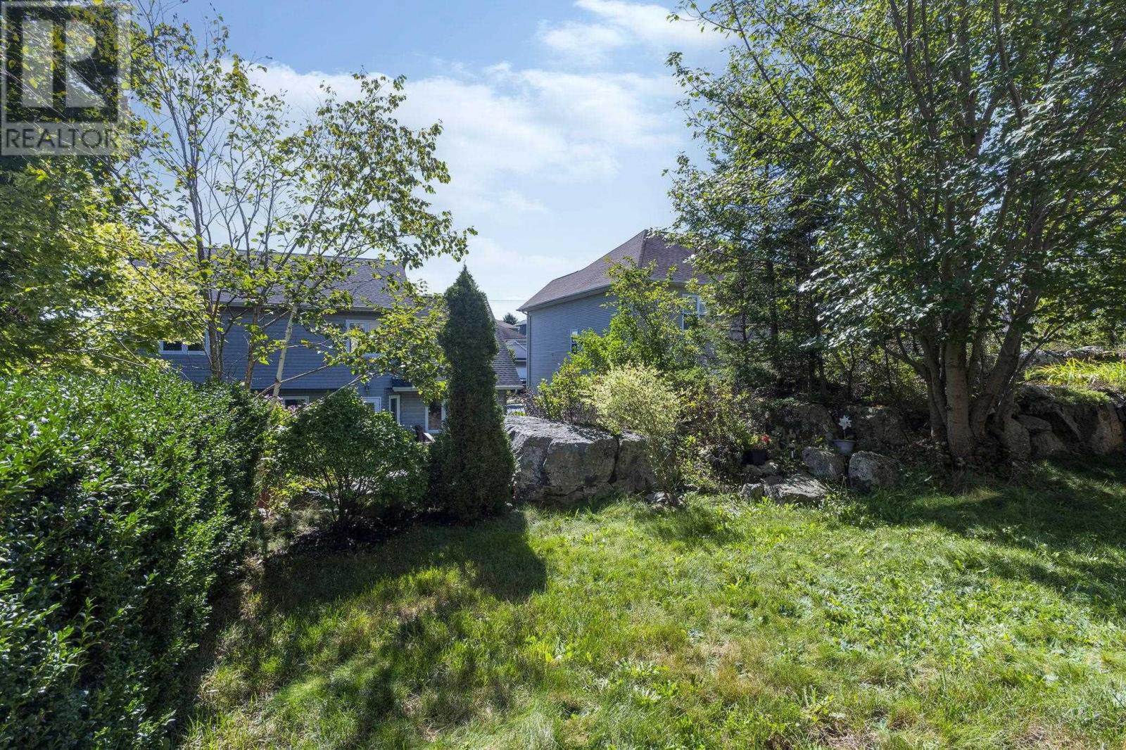 76 Outrigger Crescent Property Photo 4