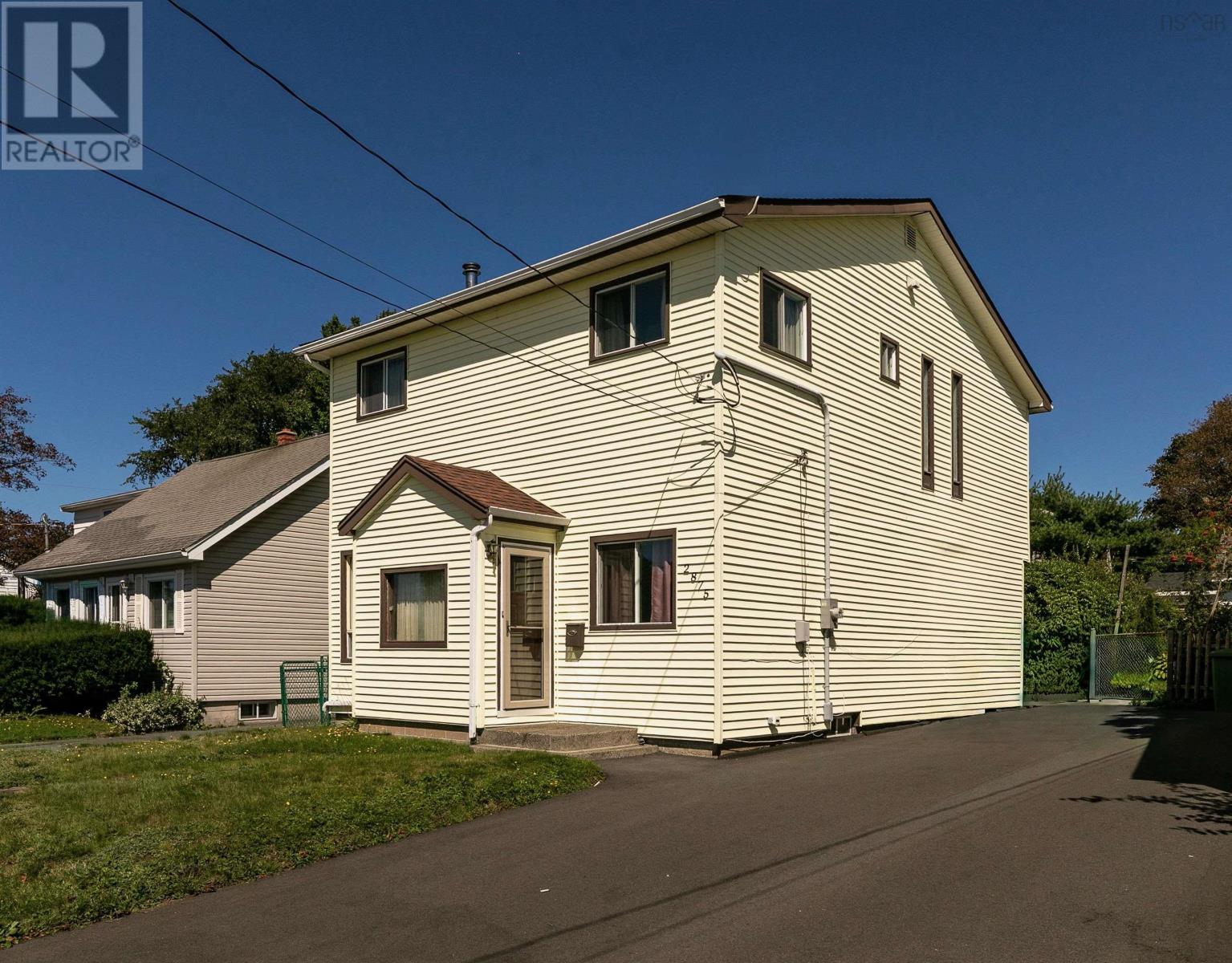2875 Connaught Avenue Property Photo 2