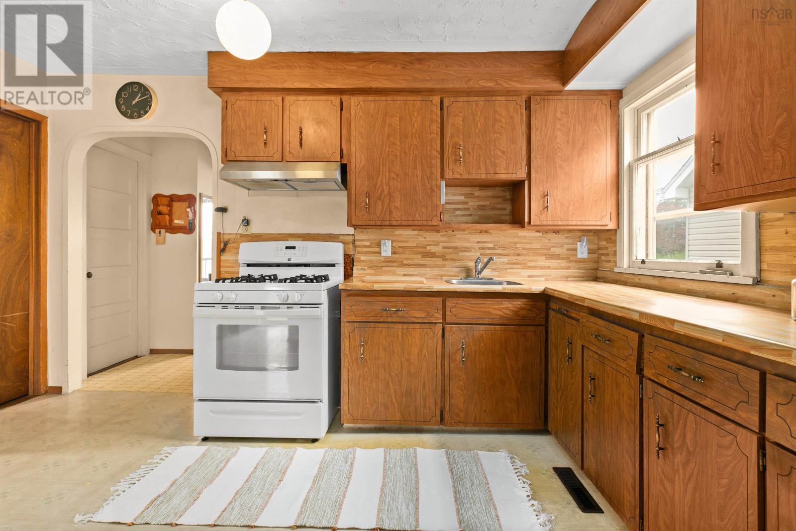 2875 Connaught Avenue Property Photo 10