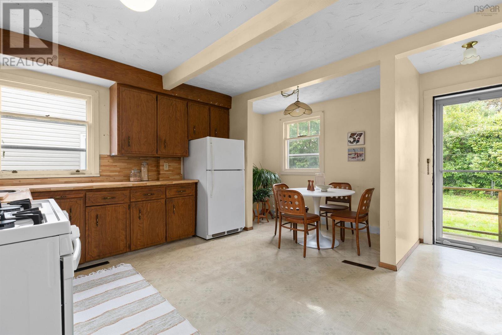 2875 Connaught Avenue Property Photo 11