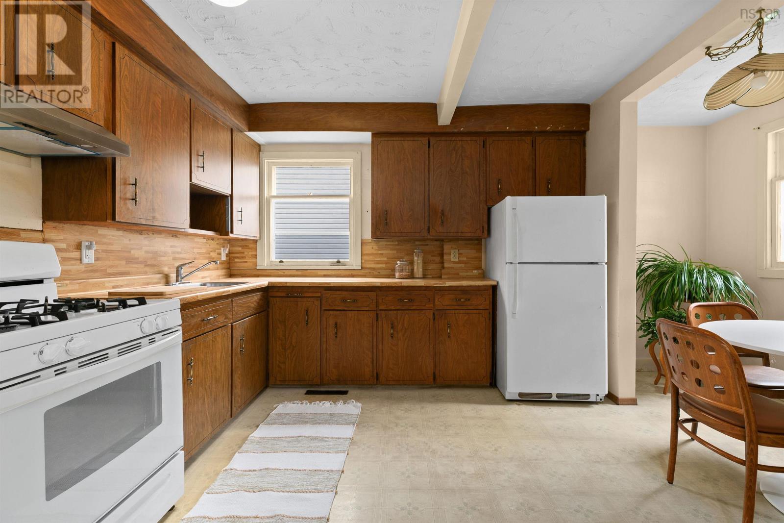 2875 Connaught Avenue Property Photo 12