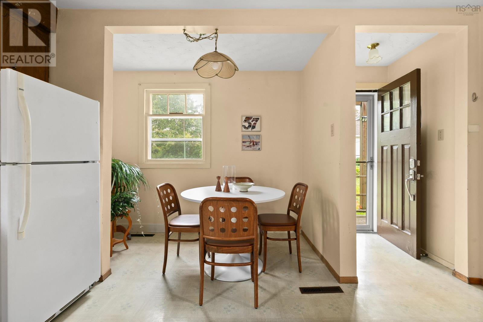 2875 Connaught Avenue Property Photo 14