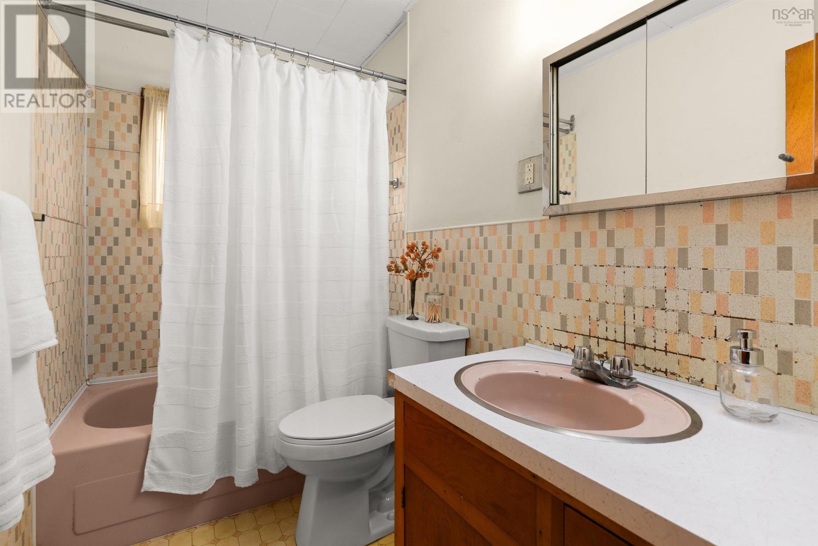 2875 Connaught Avenue Property Photo 18
