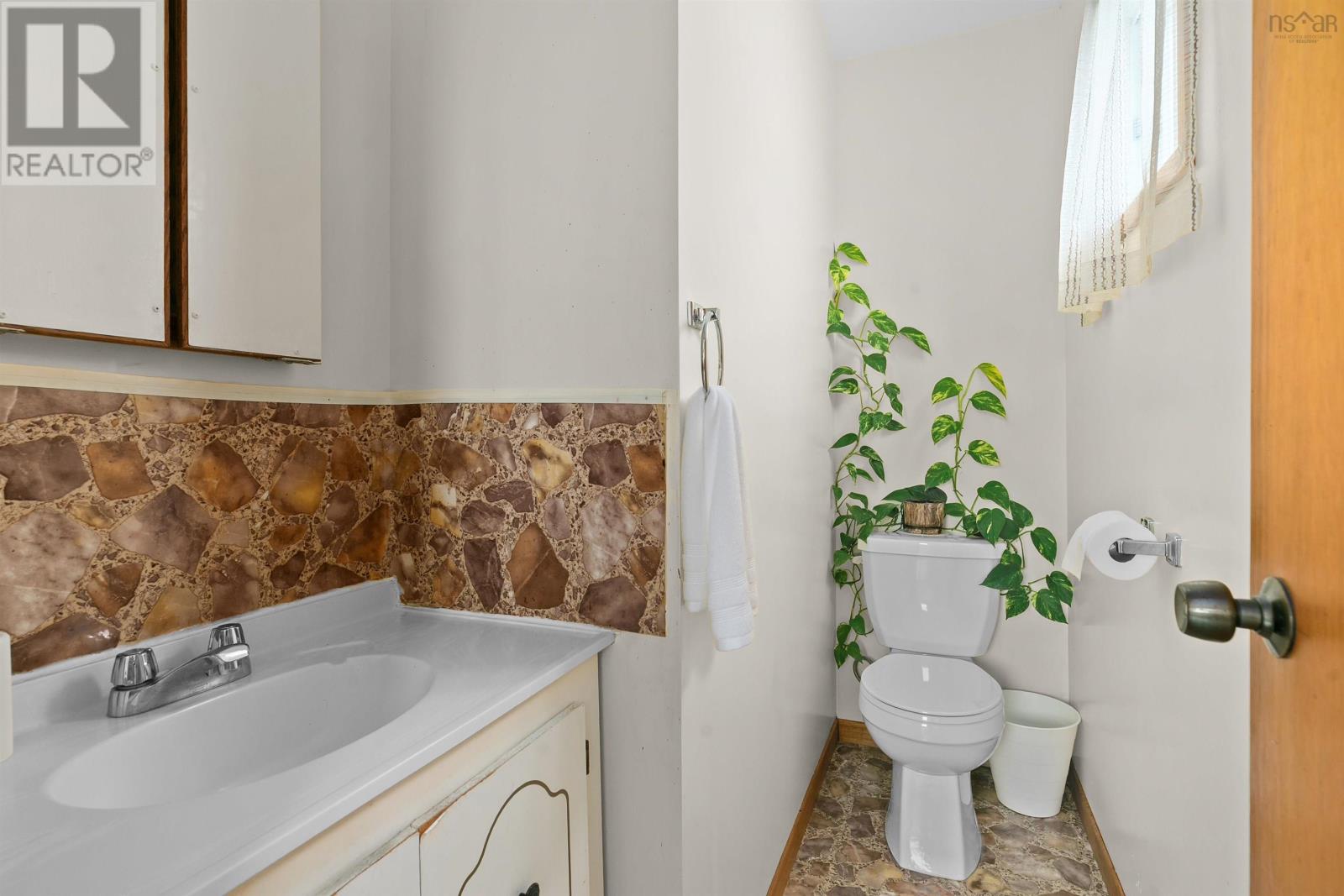 2875 Connaught Avenue Property Photo 23