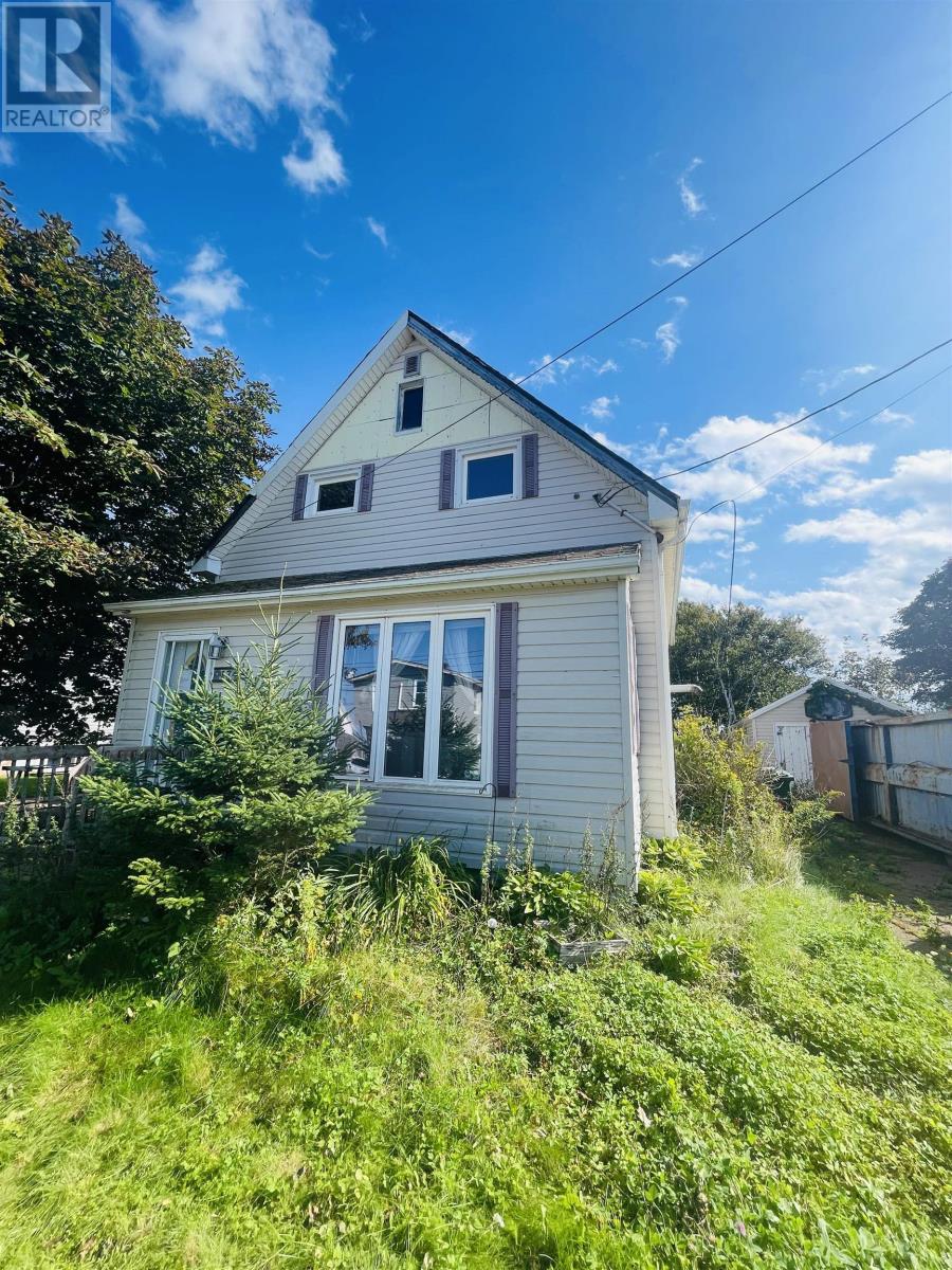 174 Borden Avenue Property Photo 1