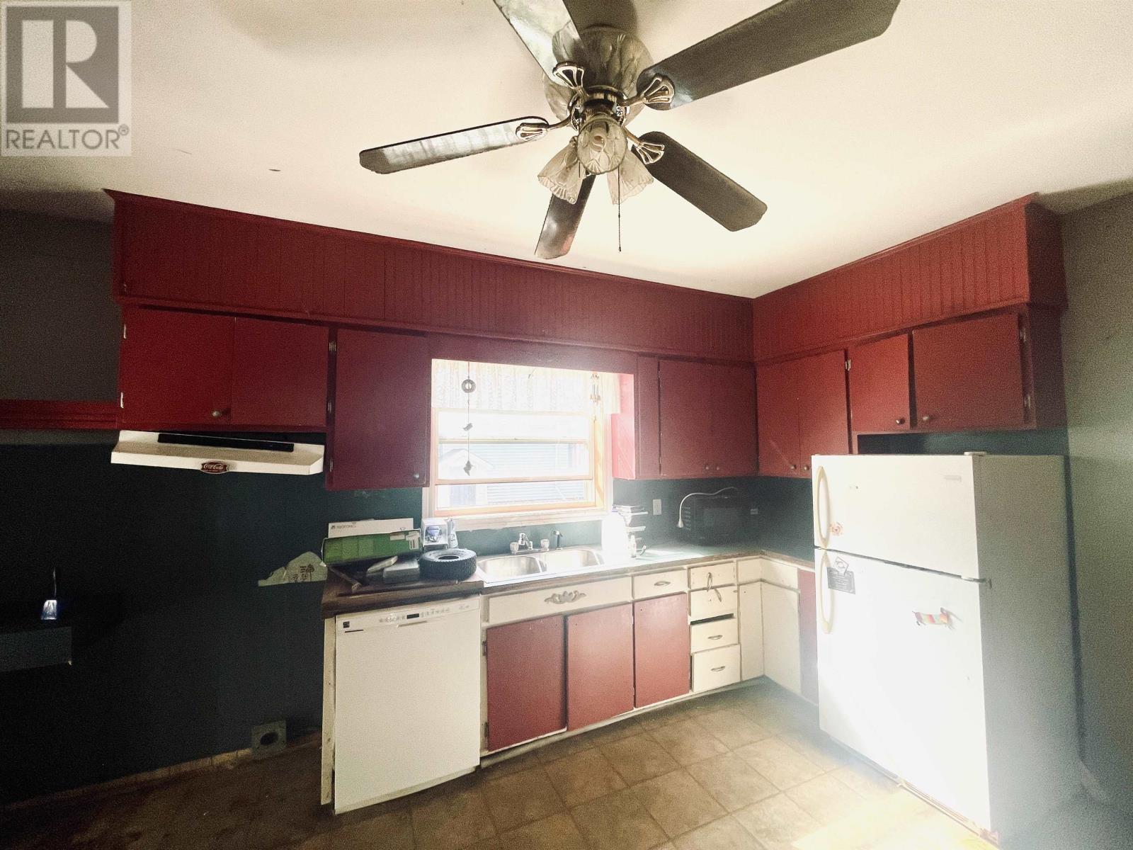 174 Borden Avenue Property Photo 3
