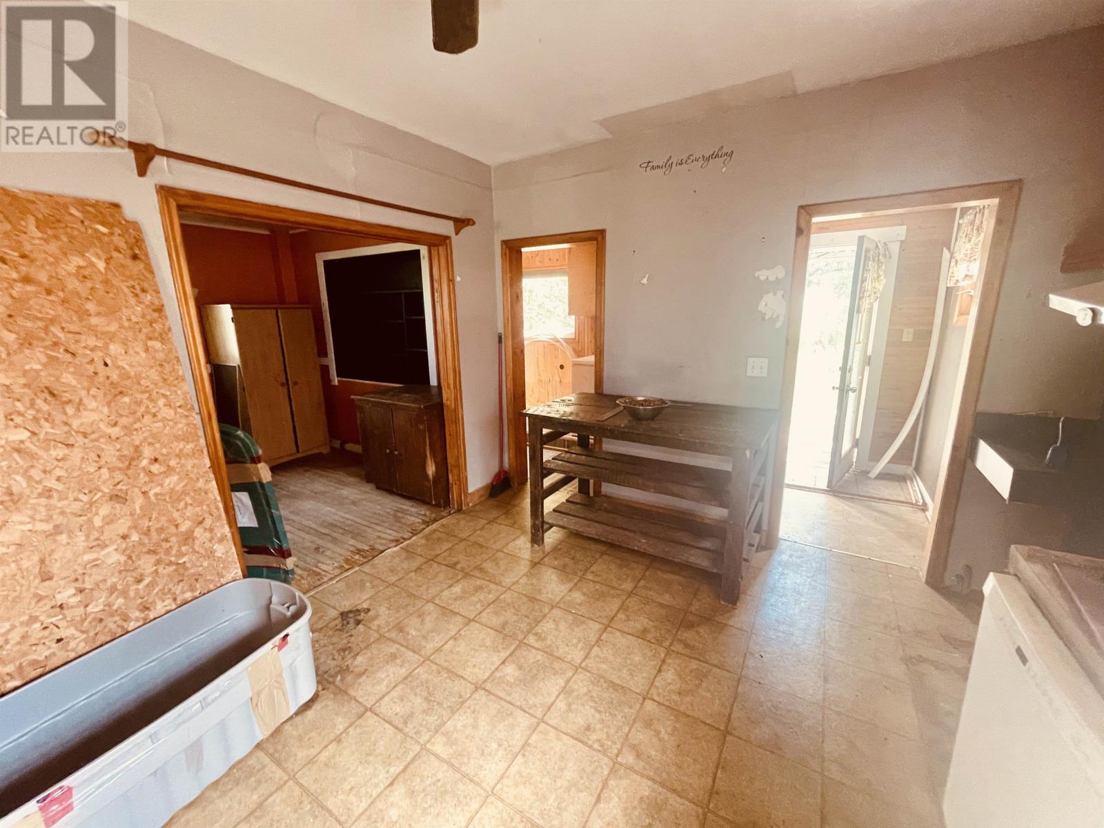 174 Borden Avenue Property Photo 4