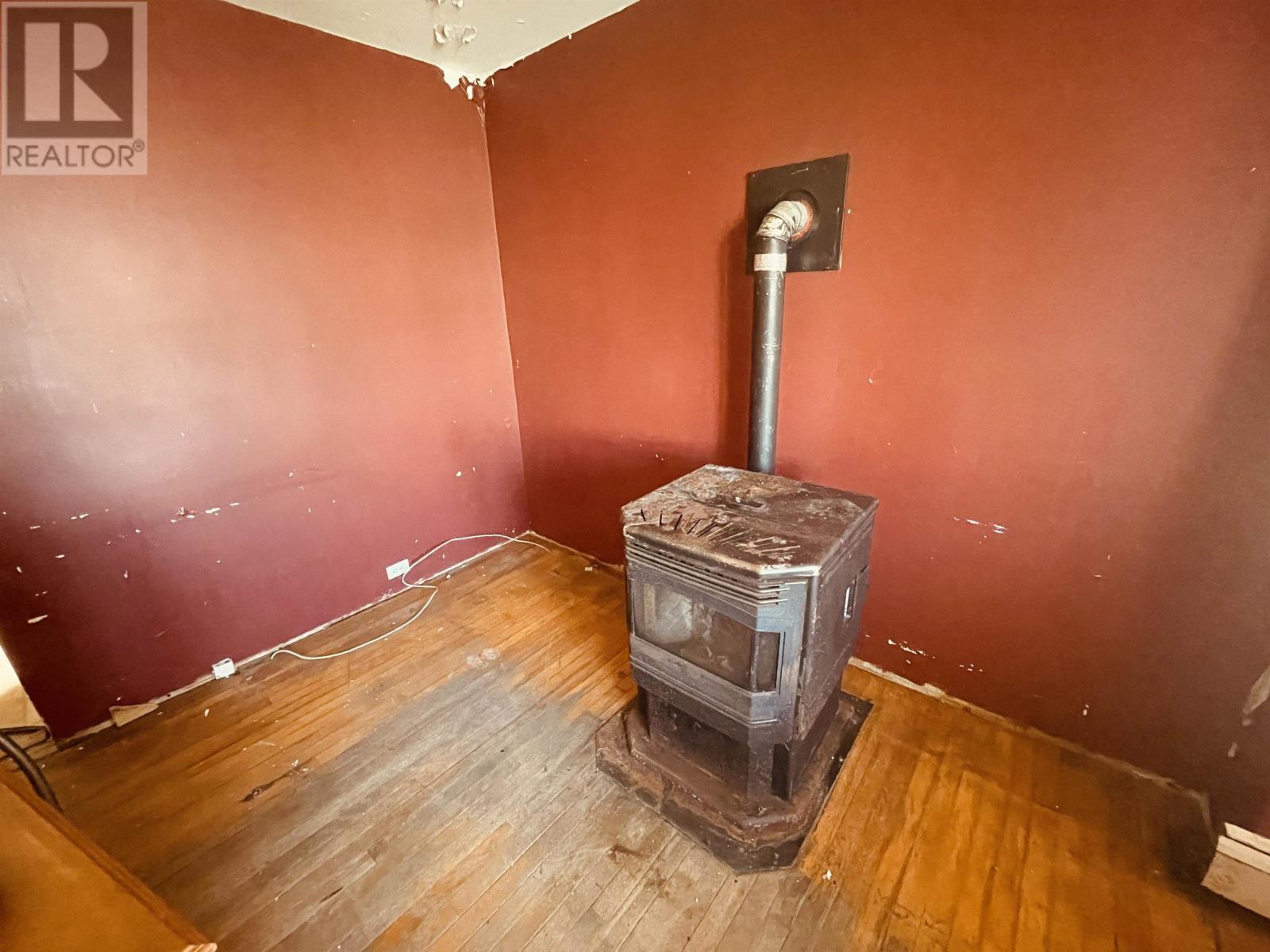 174 Borden Avenue Property Photo 7