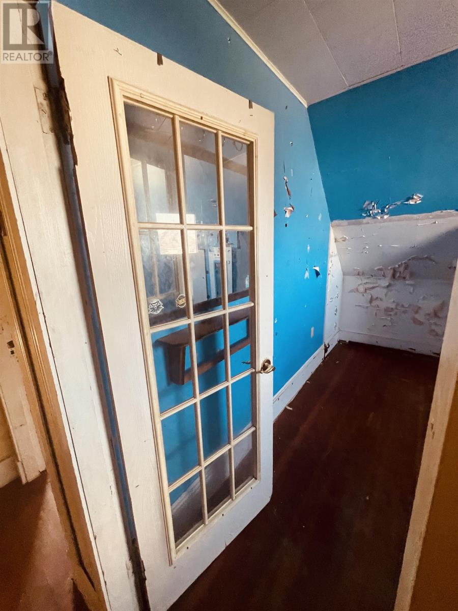 174 Borden Avenue Property Photo 8