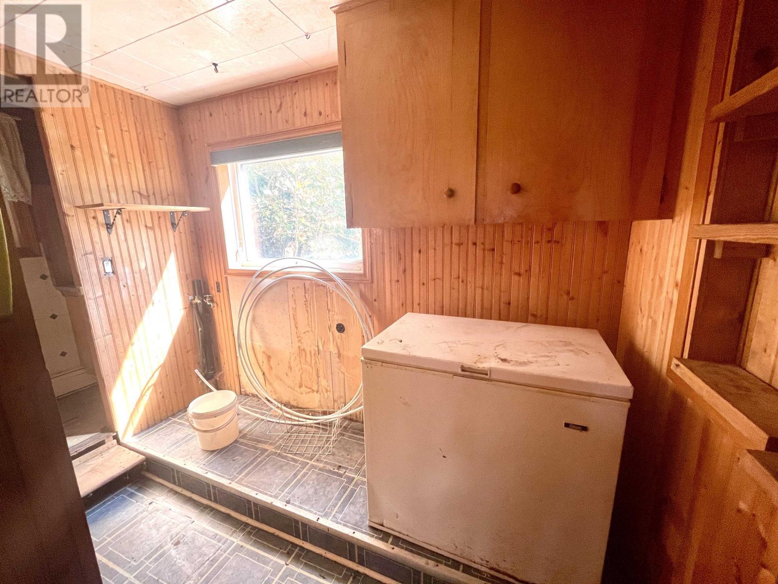 174 Borden Avenue Property Photo 12
