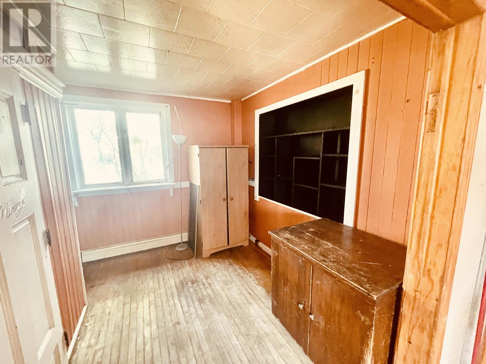174 Borden Avenue Property Photo 13