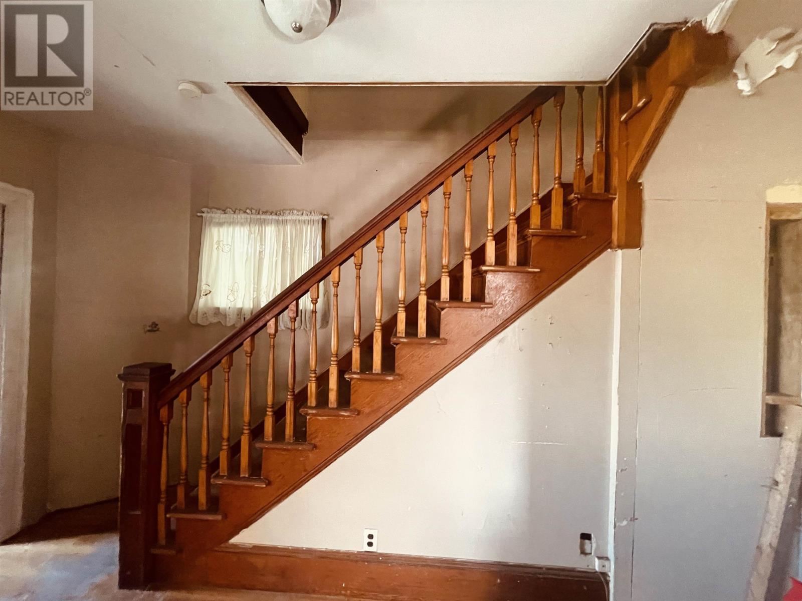 174 Borden Avenue Property Photo 14