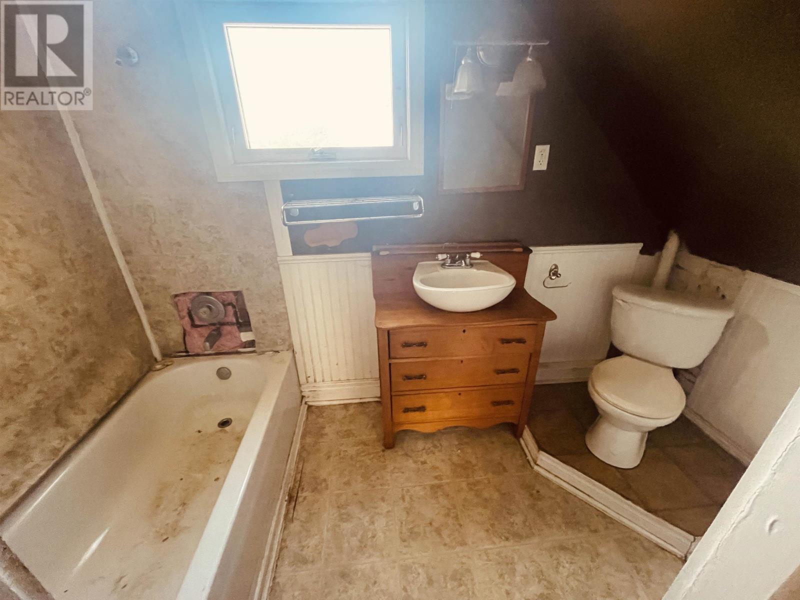 174 Borden Avenue Property Photo 30