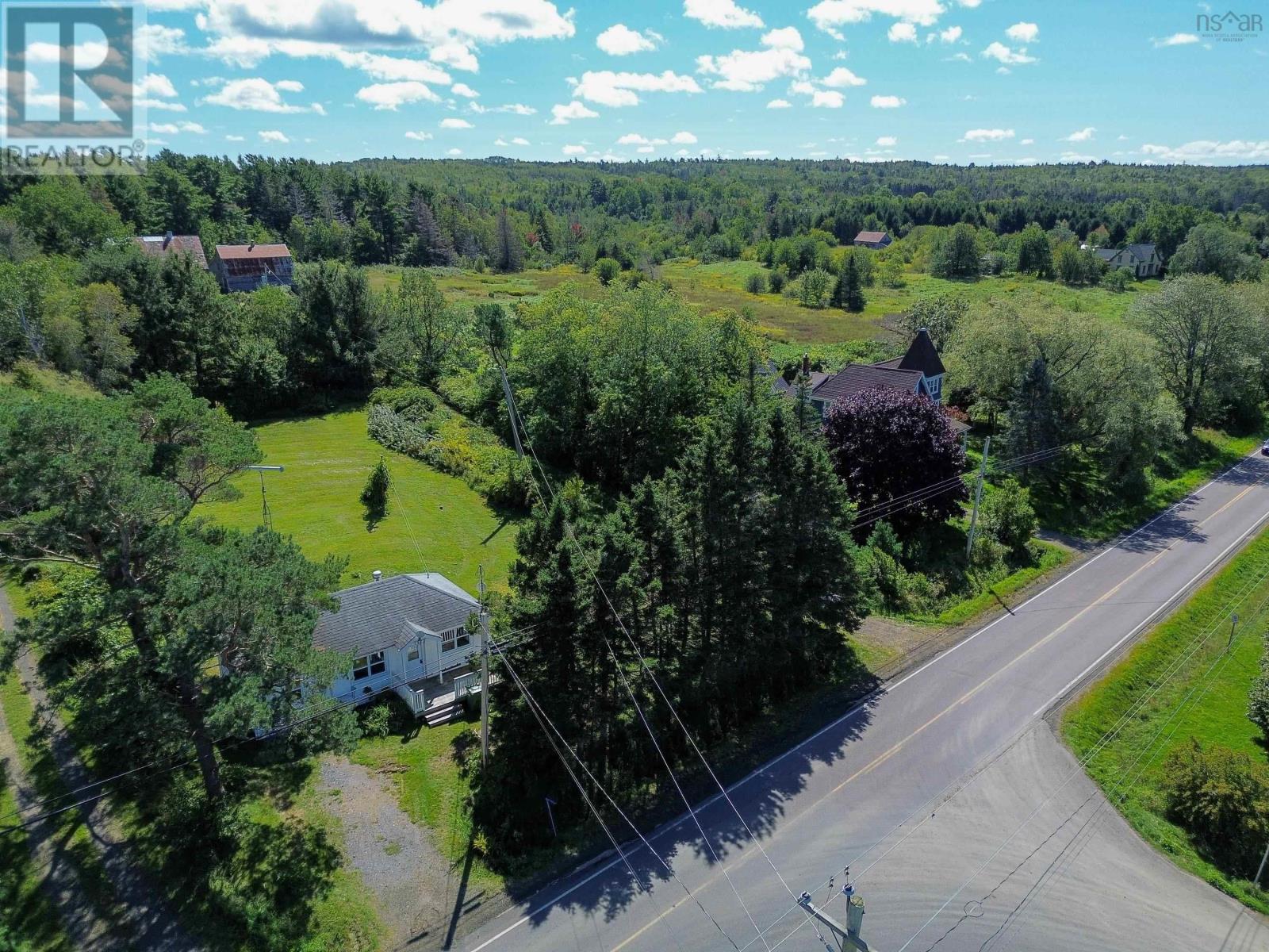 1372 Highway 201 Property Photo 4