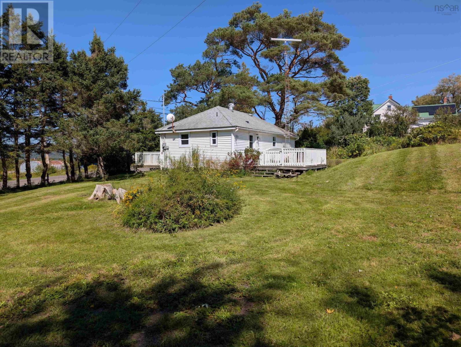 1372 Highway 201 Property Photo 5