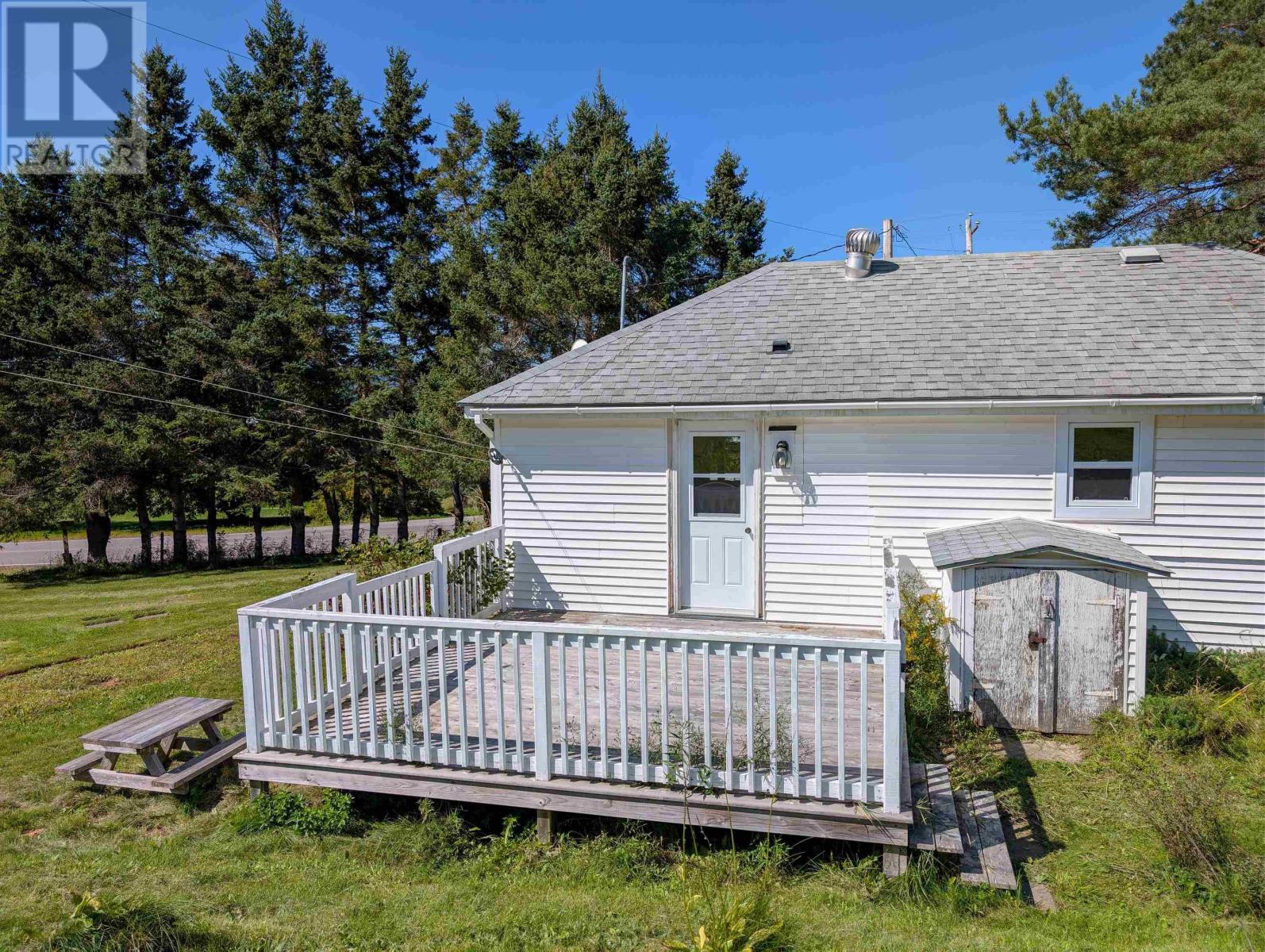 1372 Highway 201 Property Photo 8