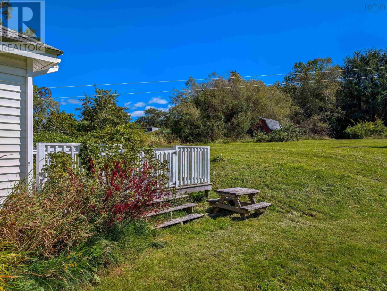 1372 Highway 201 Property Photo 9
