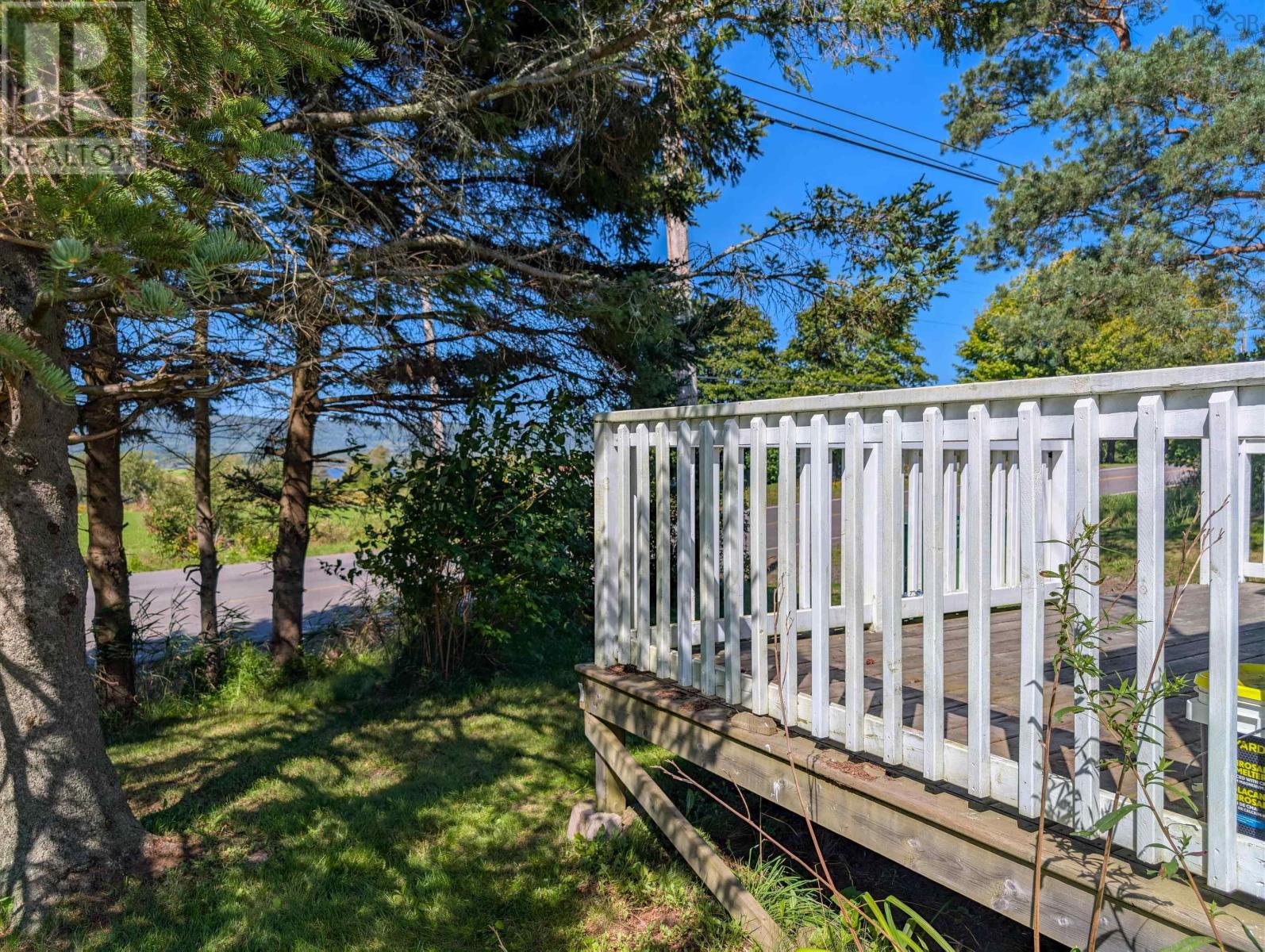 1372 Highway 201 Property Photo 10
