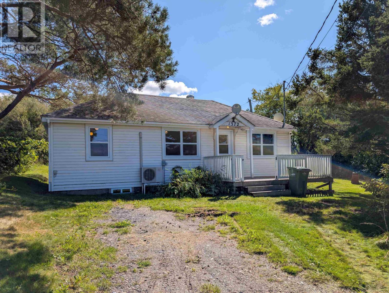 1372 Highway 201 Property Photo 11