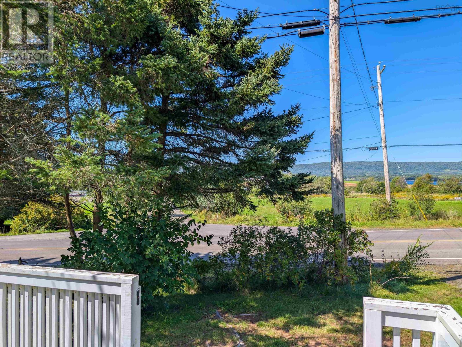 1372 Highway 201 Property Photo 13
