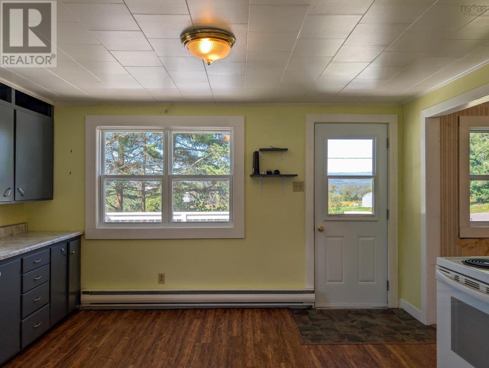 1372 Highway 201 Property Photo 14