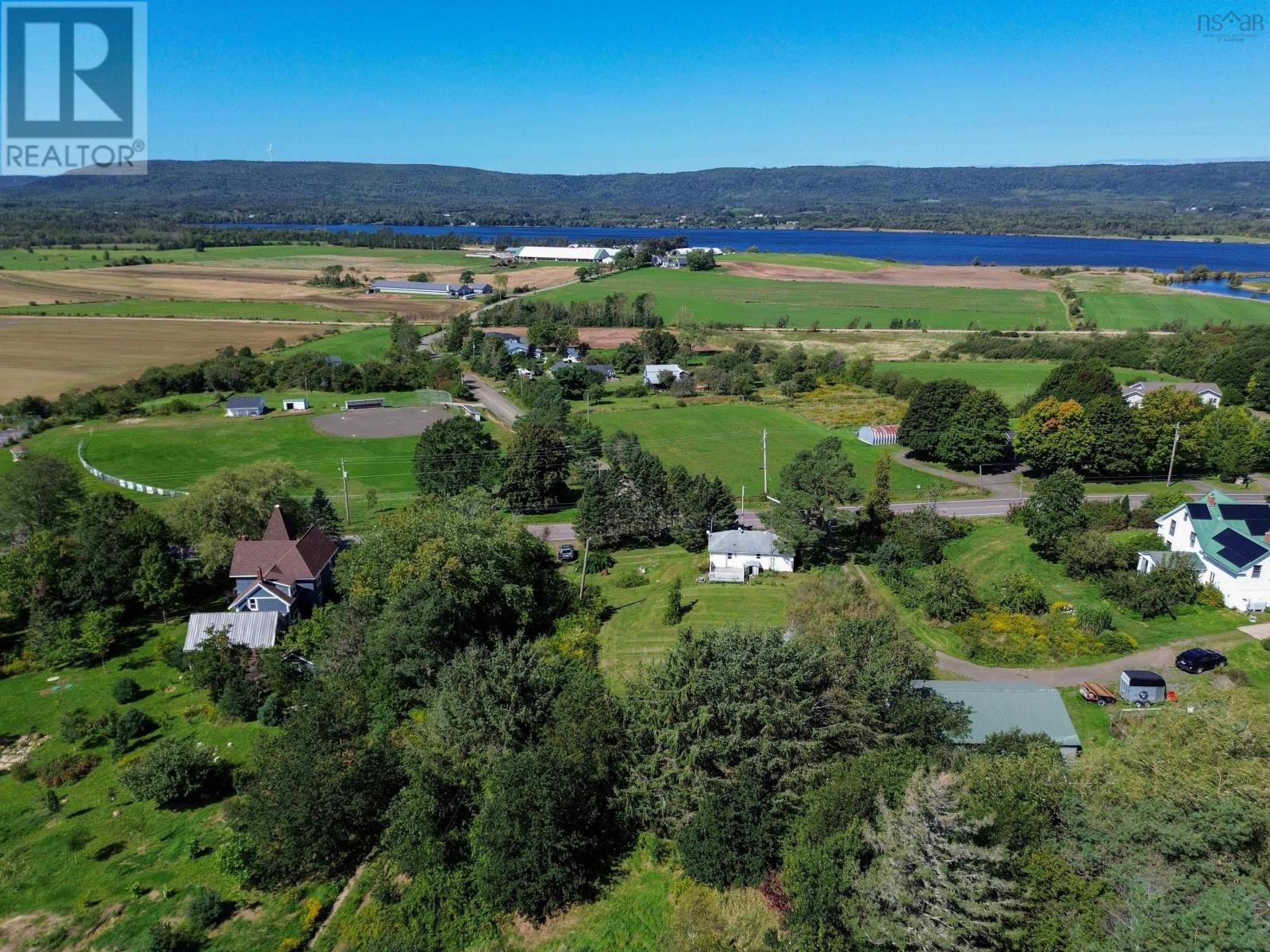 1372 Highway 201 Property Photo 30