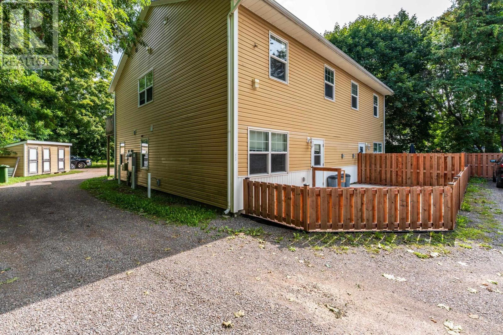 1518/1520 Bridge Street Street Property Photo 3