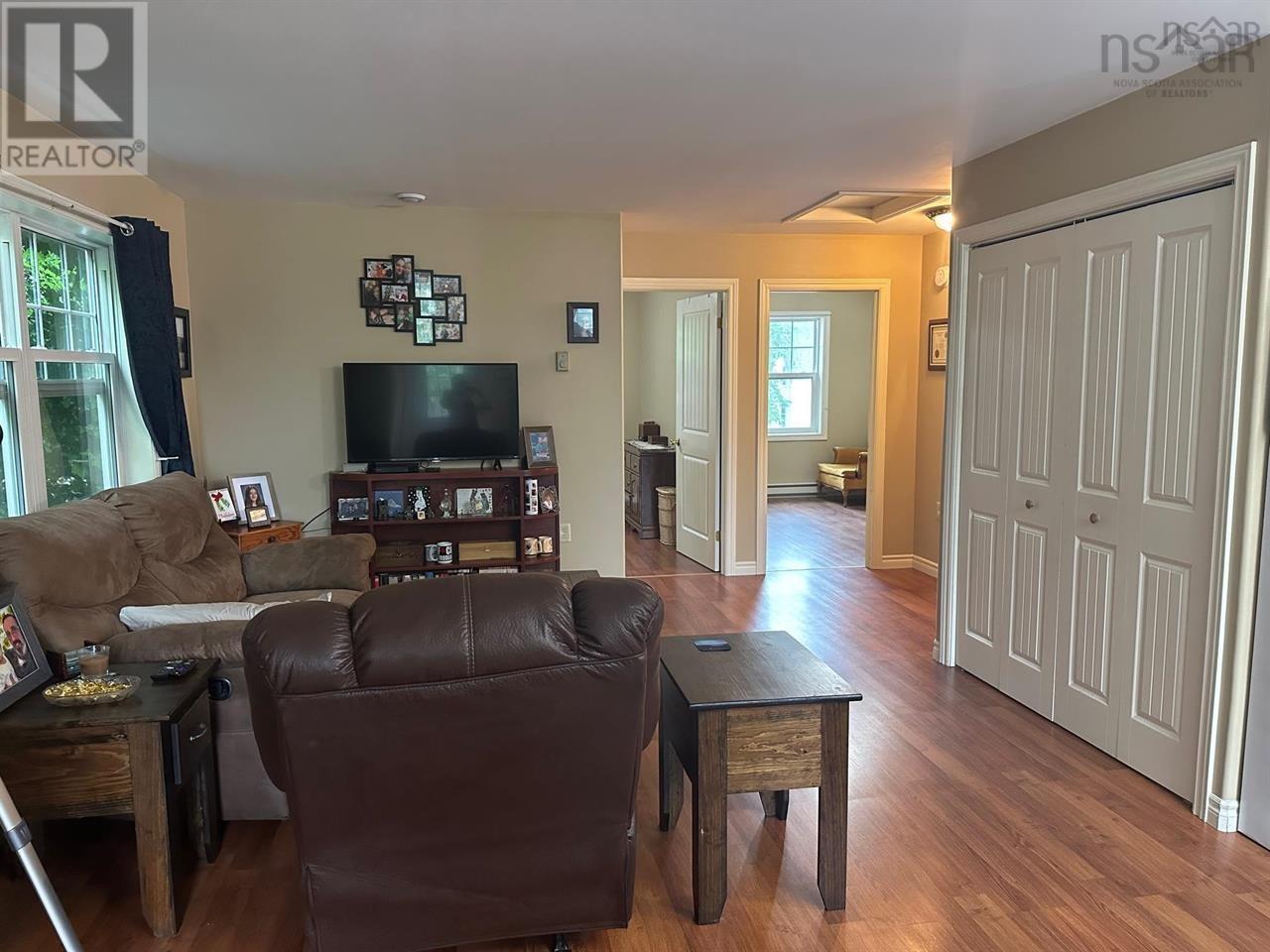 1518/1520 Bridge Street Street Property Photo 8
