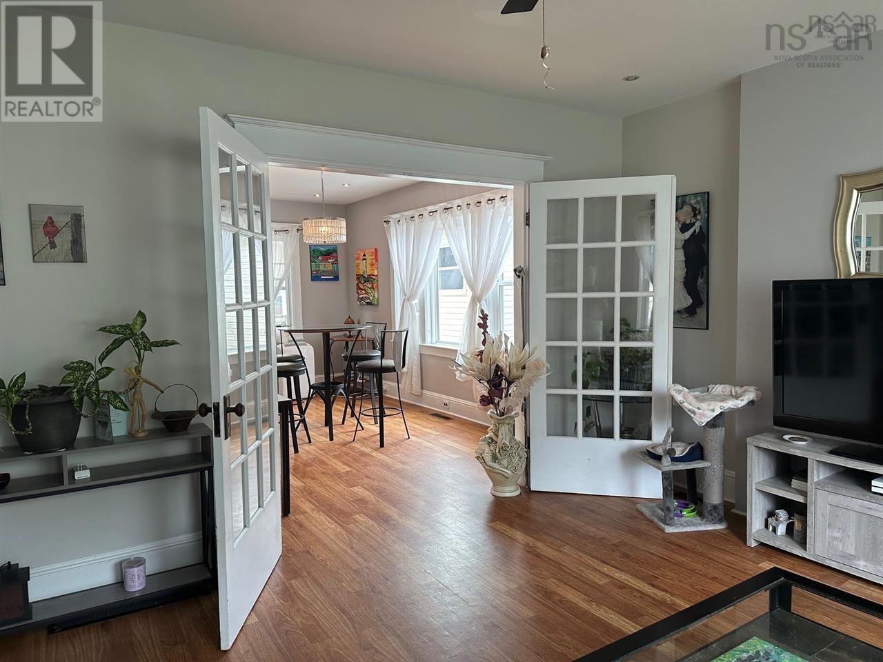 1518/1520 Bridge Street Street Property Photo 28