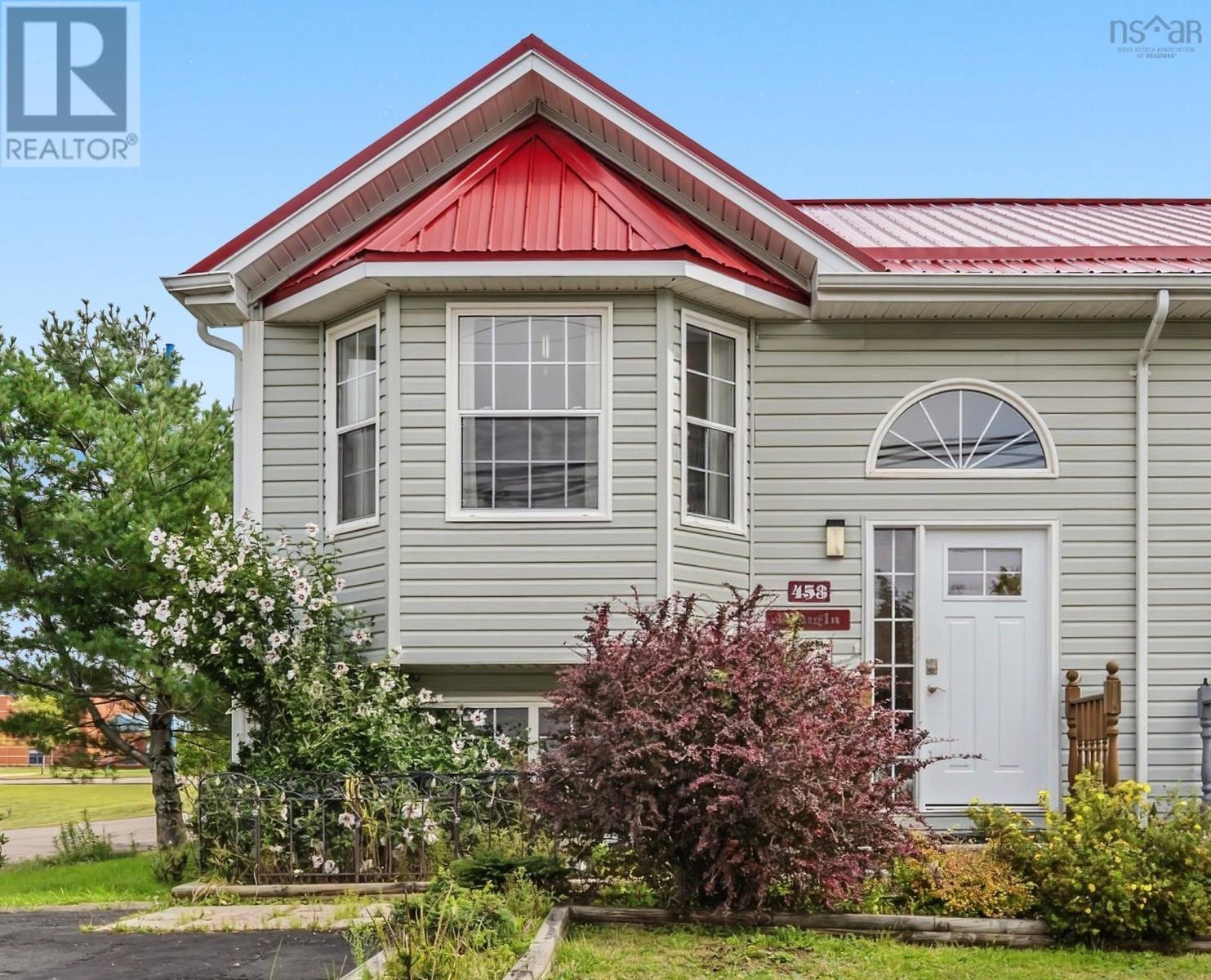 453 Young Street Property Photo 1
