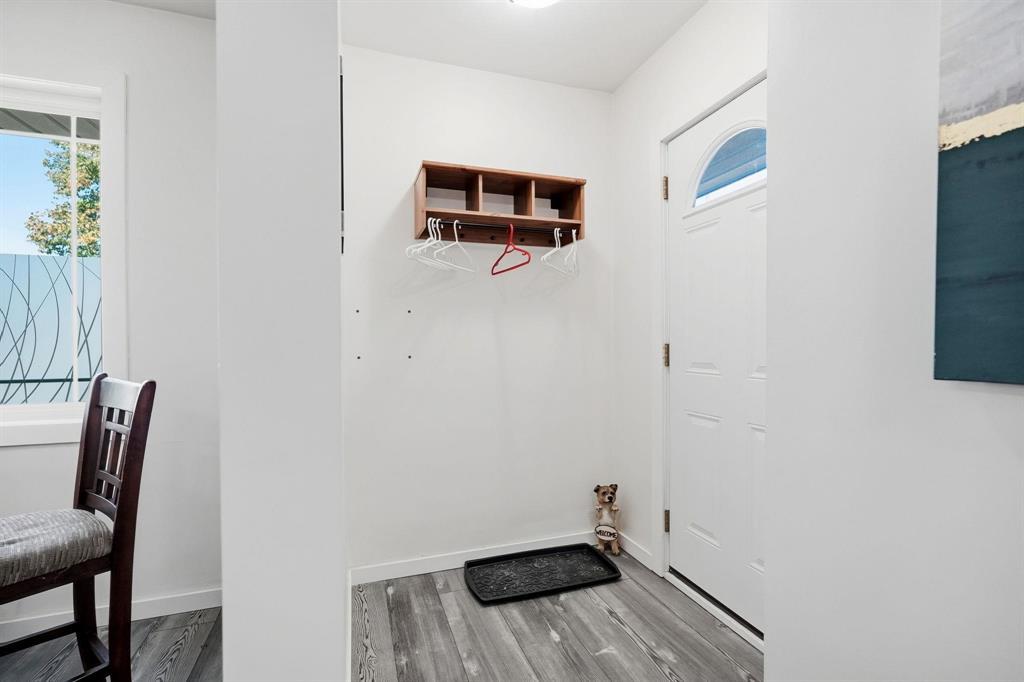 384 Kimberly Avenue Property Photo 4