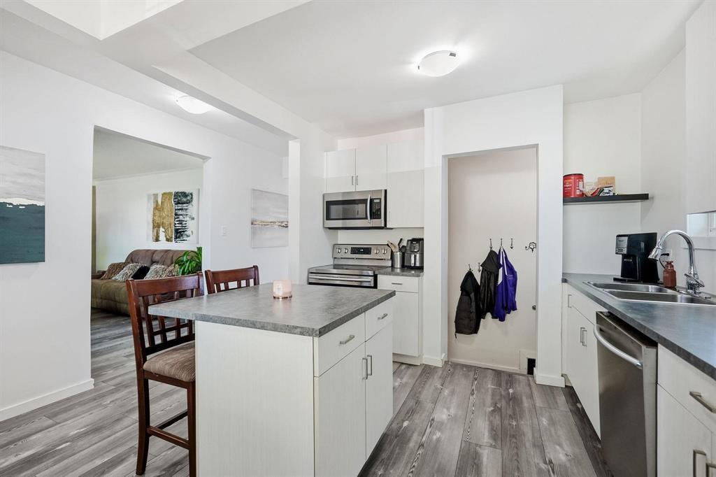 384 Kimberly Avenue Property Photo 11