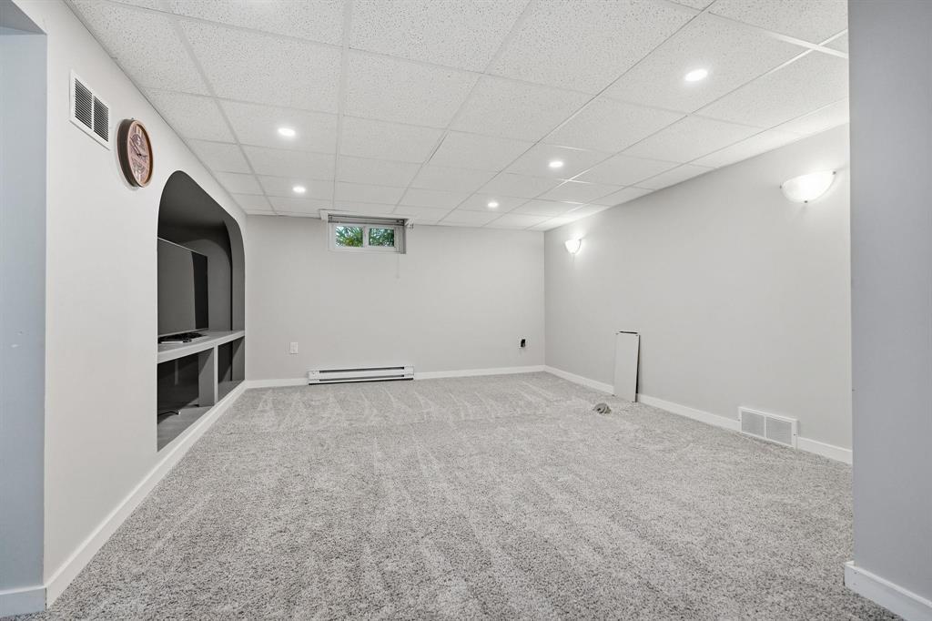 384 Kimberly Avenue Property Photo 16