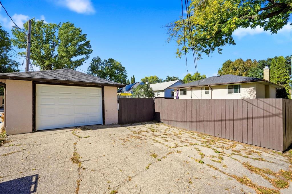 384 Kimberly Avenue Property Photo 22
