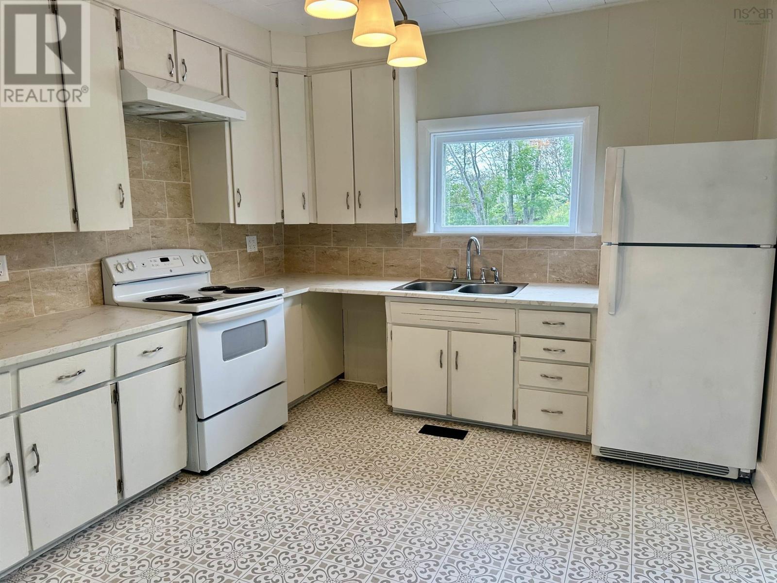 445 Murray Street Property Photo 7