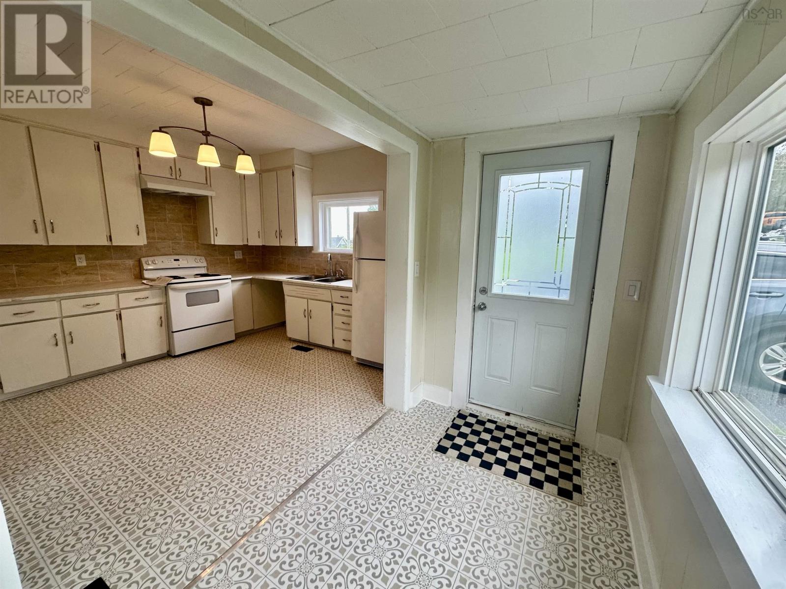445 Murray Street Property Photo 10