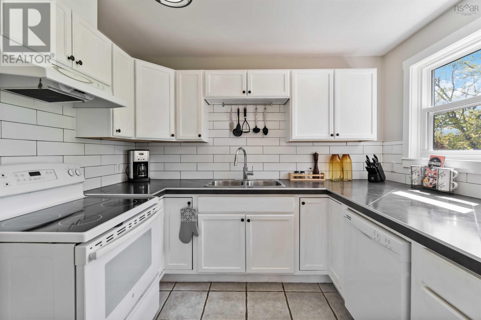18 Woodman Road Property Photo 23