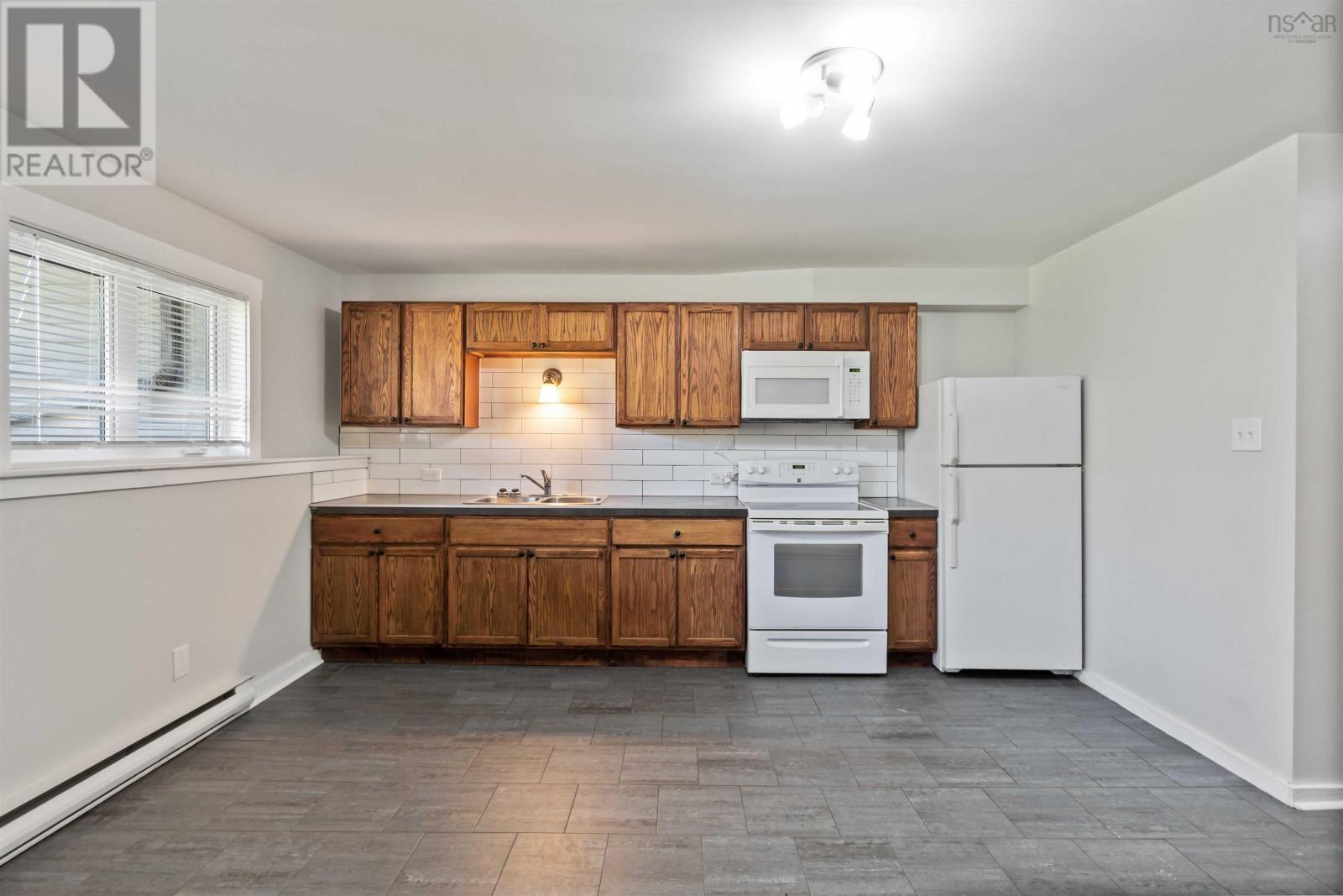 18 Woodman Road Property Photo 37