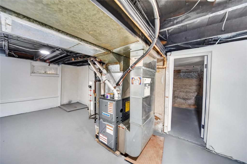 128 Luxton Avenue Property Photo 34
