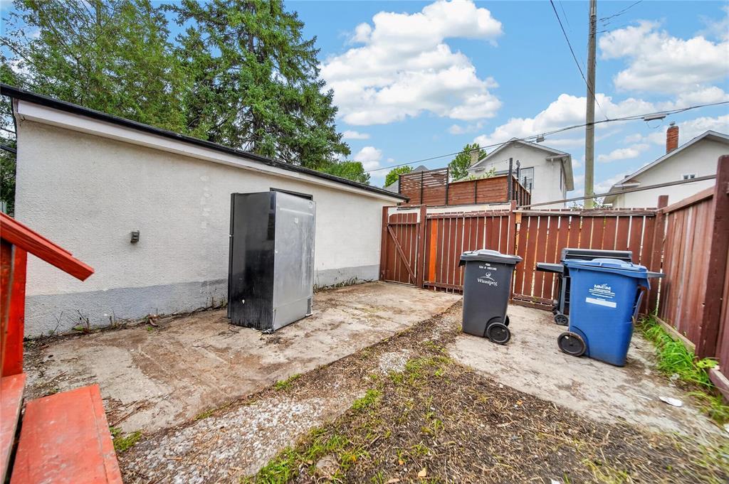 128 Luxton Avenue Property Photo 37