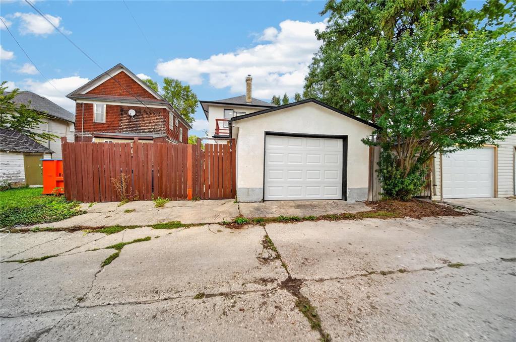 128 Luxton Avenue Property Photo 39