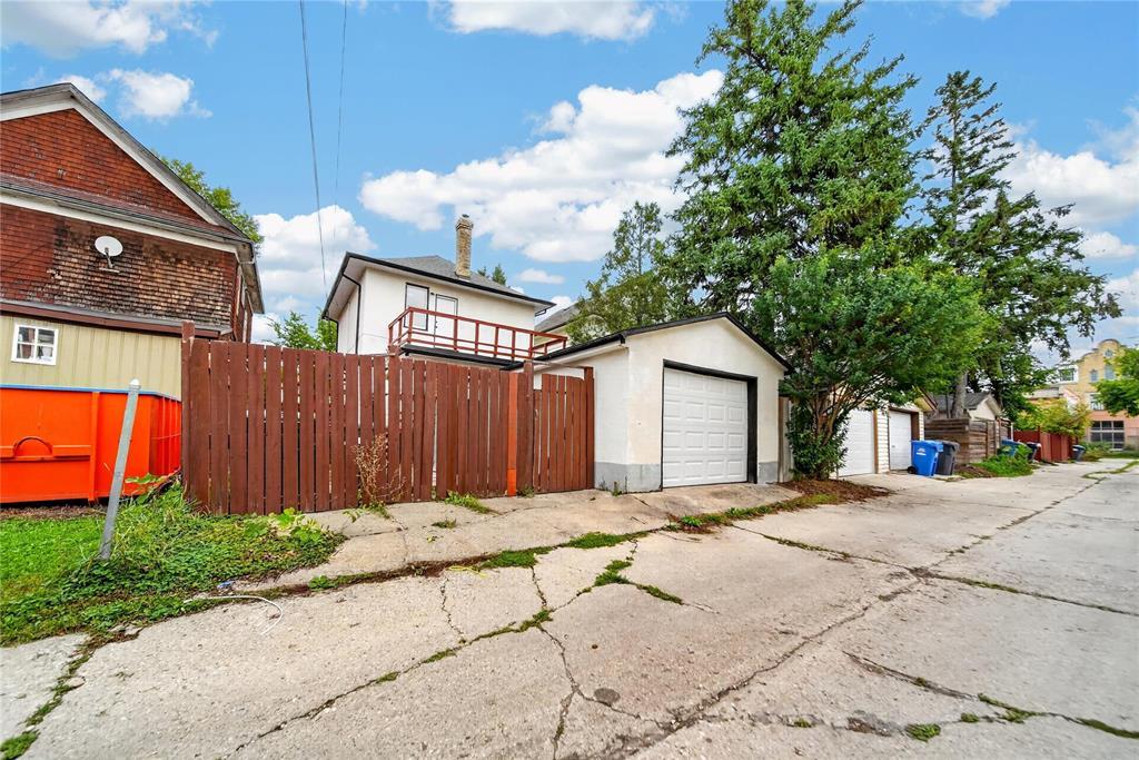 128 Luxton Avenue Property Photo 40